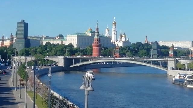 Москва. Вид с Патриаршего моста смотреть онлайн
