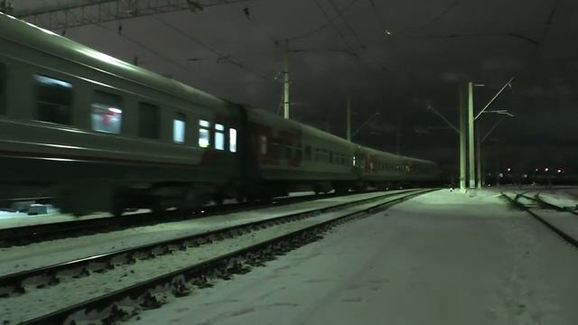 Электровоз ЭП2К-219 с пассажирским поездом смотреть онлайн