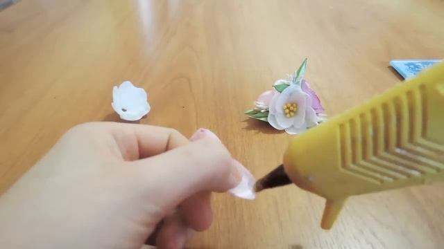 Цветы своими руками / Интересные ЦВЕТЫ ИЗ ЛЕНТ / Канзаши МК смотреть онлайн