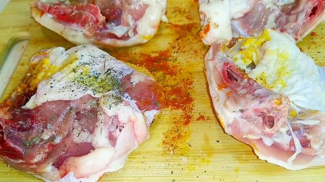 Вкуснее не придумаешь! Очень простой ужин с куриными бёдрами и картошкой!#53 смотреть онлайн