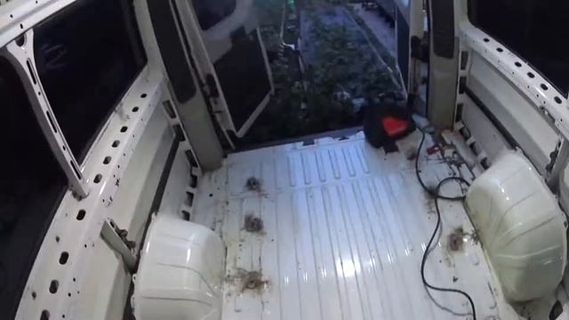 День 8. Покрасили пол в автодоме