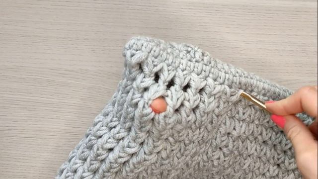 Сумка - шоппер крючком. ENGLISH SUBS! Свяжете за 2 вечера! Часть 2. Как вязать ручки и карман. смотреть онлайн