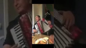 Аварские песни поёт Нуцалхан Саидов