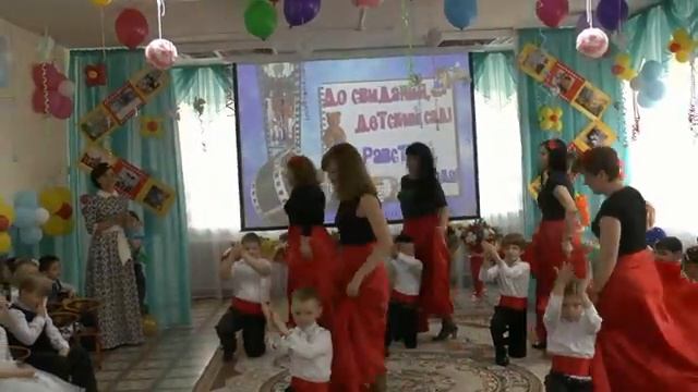 танец мам и сыновей на выпускном в доу смотреть онлайн