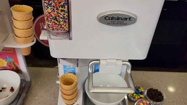 Cuisinart Mix It In Soft Serve Ice Cream Maker Comparison NEW ICE-48 vs Older ICE-45 смотреть онлайн