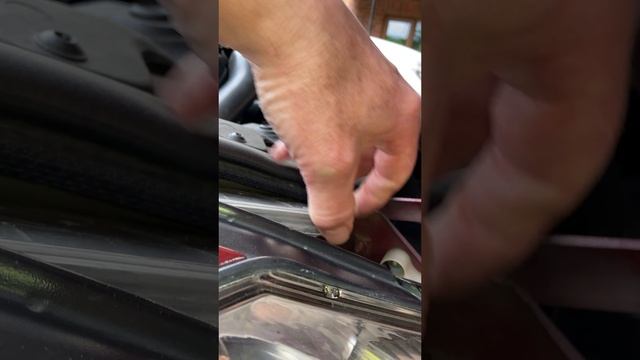 Jaguar XK8 Changing front headlamp bulbs S40 / XKR (X100) #shorts смотреть онлайн