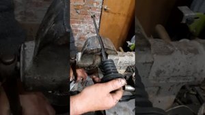замена пыльника и манжеты рычага кпп ЗАЗ 1102 (Таврия)