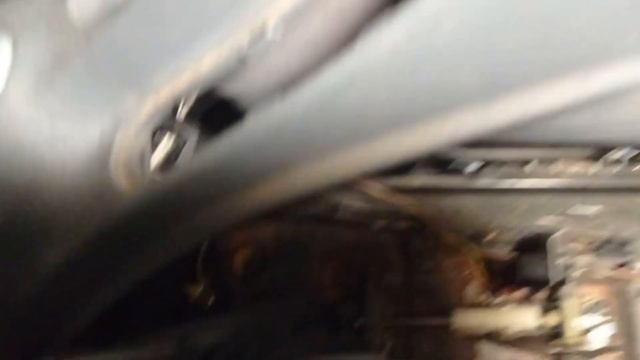 Ситроен С5  1-го поколения. Замена троса ручника. смотреть онлайн