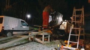 Разбираем Bobcat 743 : снимаем кабину. Готовим к покраске