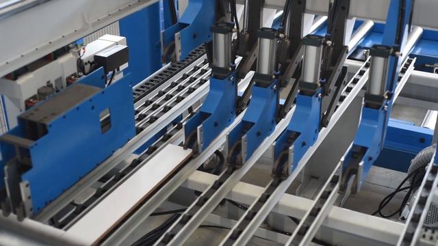 NEW! Форматно-раскроечный центр  KDT с независимыми толкателями. смотреть онлайн