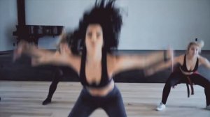 danc gerl 3.72 Shakira - Chantaje