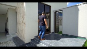 CASA COM LINHAS CURVAS E ARQUITETURA ARROJADA COM 600 m2 NA CIDADE ALPHA EM EUSÉBIO CE