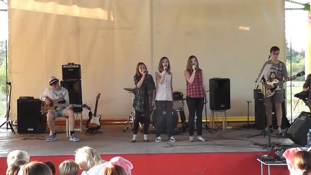 5 смена 2013 РокКонцерт (Аида Ведищева - Песенка о медведях)