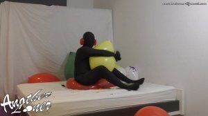 Pop 12 Balloon Cluster and 36" Red Balloon (Ses 30, Vid 9)