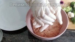 Куриные котлеты с брокколи и цветной капустой.