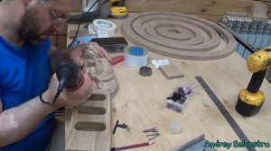 Трудовые будни. Голова медведя из дуба. Work days. Bear's head made of oak.