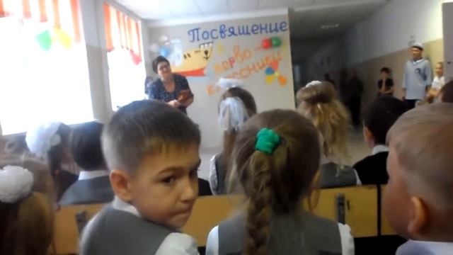 Важный день ! посвящение в первоклассники ! наша школьница поем песни ! игры в школе! подарочки!