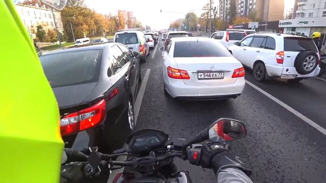 На мотоцикле по пробке из Новой Трехгорки в Москву до Поклонной горы.