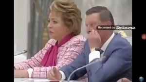 На совещании с путеным зазвонил телефон ...