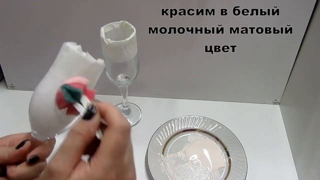 Покраска свадебных бутылок и аксессуаров перед декором акриловой краской