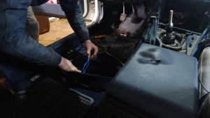 Восстановление BMW E39 | Серия 6: подключение сидений, ремонт кулисы, ручник.