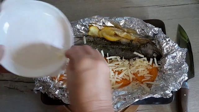 Ленивое утро ? Форель с томатами ..Сын готовит соусы к курице.