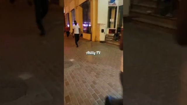 Midnight walk in Baniyas square, Dubai. смотреть онлайн