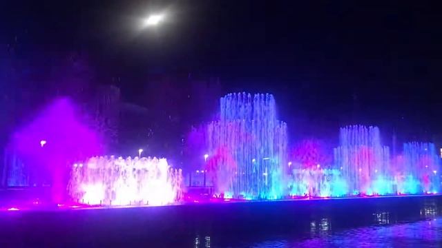 Поющие Фонтаны на набережной в Имеретинке смотреть онлайн