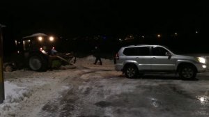 Toyota Prado 120 против трактора