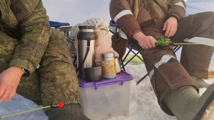 Зимняя рыбалка, ловля корюшки в Магадане, 07.01.2022, чуть не провалились.mp4