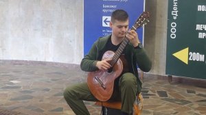 Виртуозная игра на гитаре.