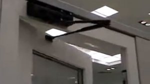 Монтаж дверного доводчика DORMA TS Profil. 9. Регулировка ветрового тормоза