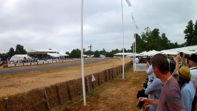 Volkswagen I.D R Pikes Peak going up Goodwood hill смотреть онлайн