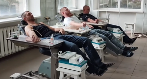 Полицейские сдали кровь для раненых защитников Отечества