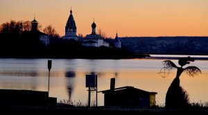 Свято-Троицкий Островоезерский монастырь на острове Ворсменского озера. Отремонтировали набережную.