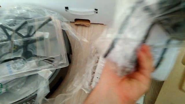 Распаковка - Робот-пылесос iLife V80 смотреть онлайн