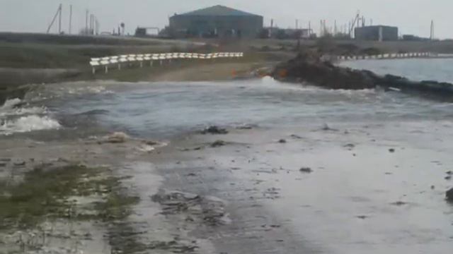 Спасение плотины в с.Толстовка 2012.г.wmv смотреть онлайн