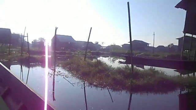 Выезд на лодке по каналу на озеро Инле
