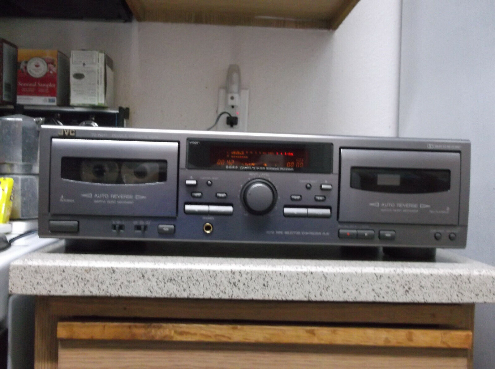 Двухкассетная дека  JVC TDW 217 с 2 головками Dolby NR Processor Deck & Tape Малайзия-1995 -год