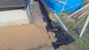 укладка дренажных труб под отмосткой