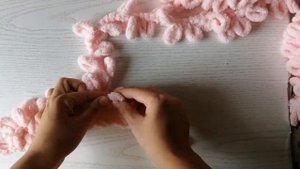 Alize Puffy вяжем руками без спиц и крючка. УЗОР Зигзаг