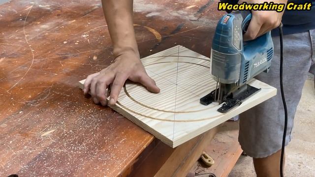 Creative Woodworking Ideas At Home // Making a Simple and Unique Desktop Clock смотреть онлайн