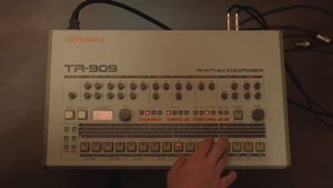 Roland TR-909 for Aroom Audio