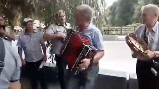 Смотреть всем!!!!Гармонисты рвут меха(Гармонь,бубен)