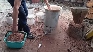 мульча из шишки с помощью измельчителя травы