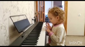 Софийка пианистка