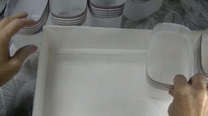 Ящик для хранения мелочей из пластиковых канистр и картонной коробки  . A box for small things .