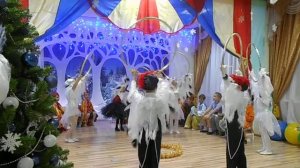 Новогоднее цирковое представление в детском саду. Танец голубей.