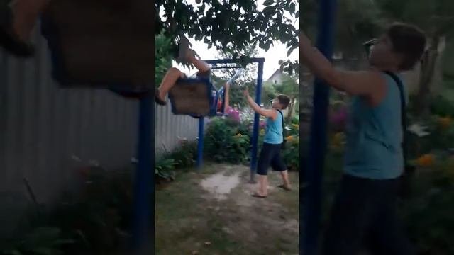 ?#качаемся на качелях?