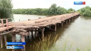 В деревне Духовка Шатровского муниципального округа восстанавливают мост после паводка
